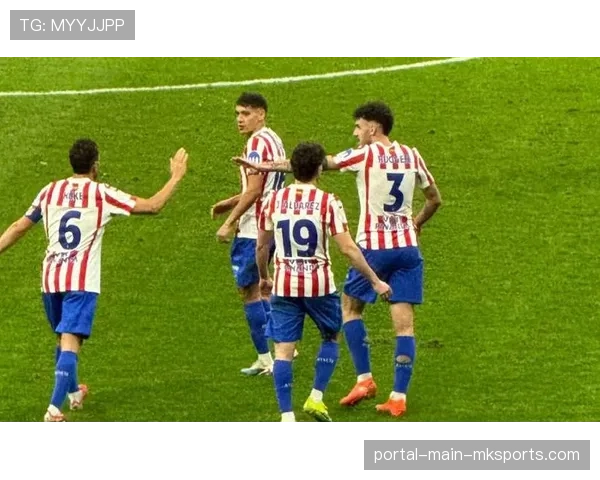 马竞采用4-4-2紧凑阵型，通过莫利纳与雷尼尔多的边路封锁限制对手宽度